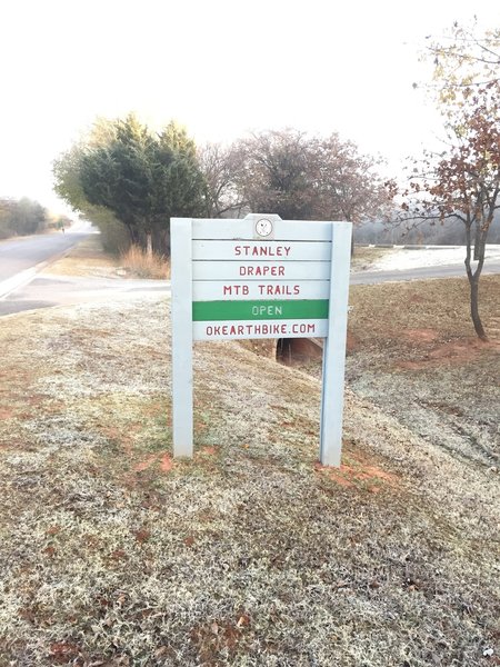 The Stanley Draper MTB Trails Open / Closed sign located at the ...
