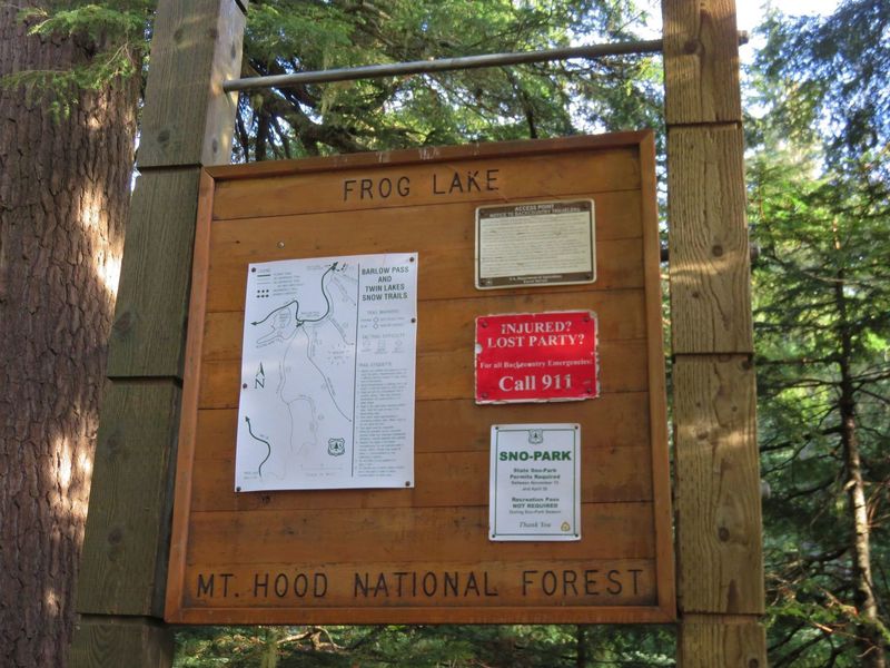 Frog Lake Sno Park Trailhead serves the PCT, Twin Lakes, Frog Lake and