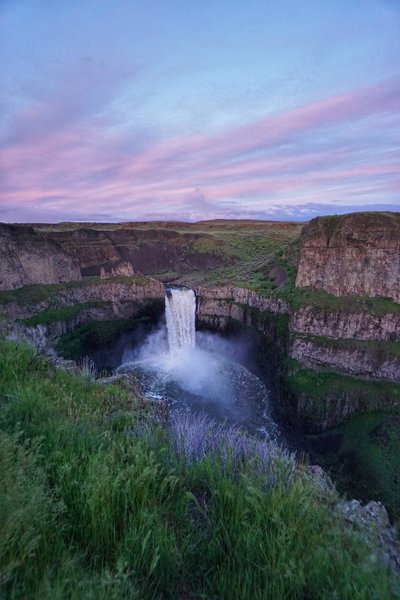 Incredible views of Palouse Falls with easy access from the parking lot or nearby un-maintained trails.