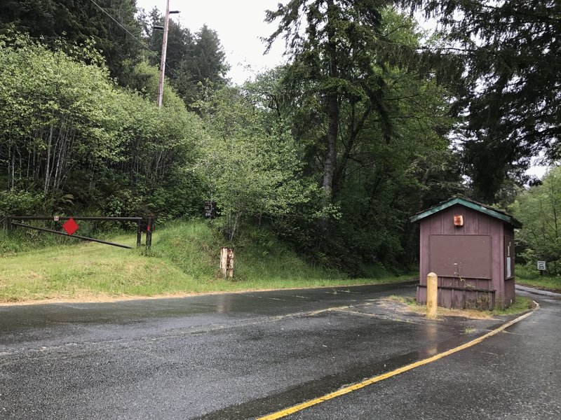 This is the entrance to Hamilton Road with the Rellim Ridge Trail gate on the left.