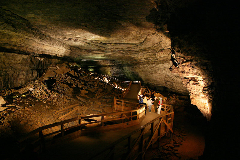 mammoth cave visitor center guided tour pavilion b