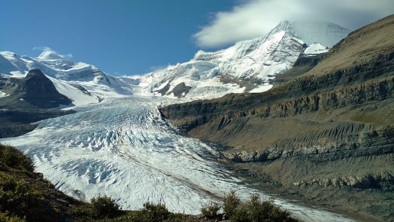 Robson Glacier flows down from Mt. Robson (right). Resplendent Mountain ...