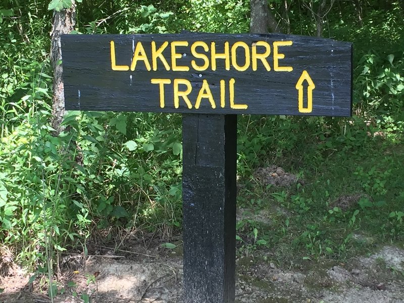 Signpost marking the beginning of Lakeshore Trail