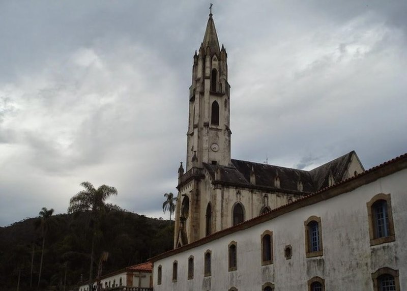 The temple and ancient college of Caraça.