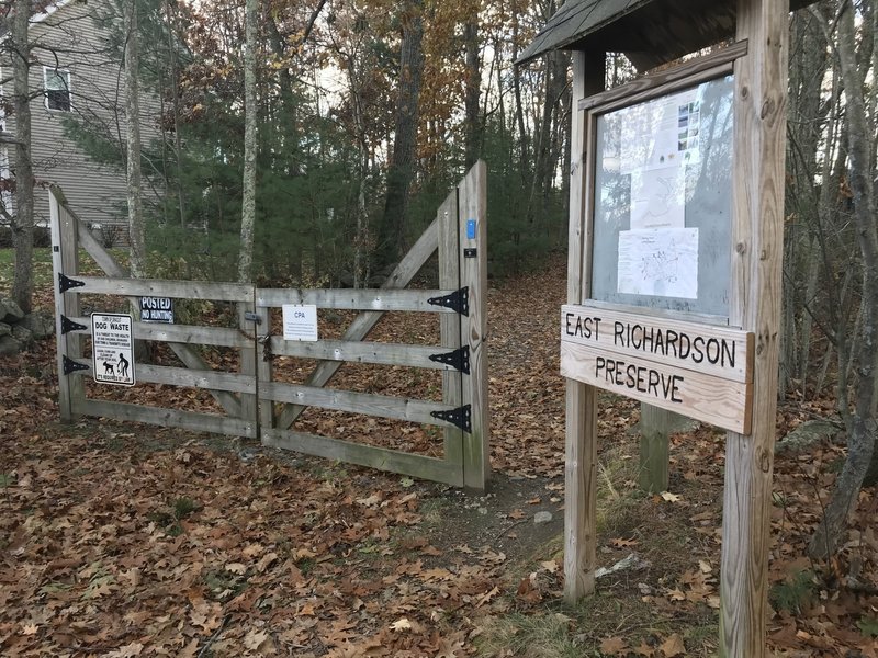Trailhead entrance at the end of East Richardson Road