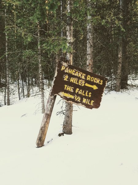 Vintage Signage. 1/2 mile to the Falls.