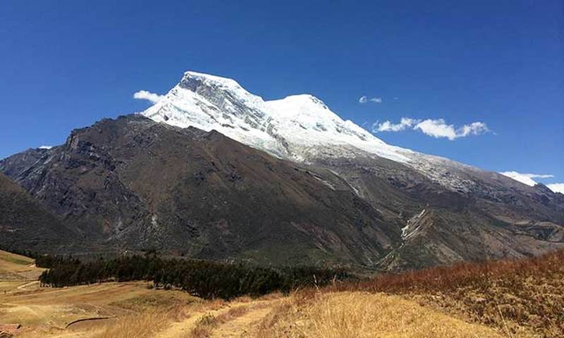 View of Huascaran 6768m/22205ft twin peaks from Atma viewpoint, end of dry season.