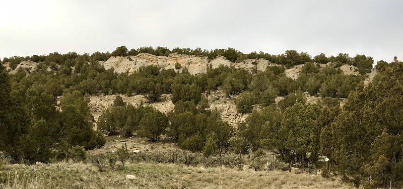 Lakeview trail rock cliffs