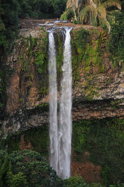 A zoomed in view of Chamarel Falls from the lower viewpoint
