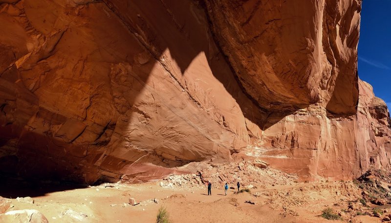 Huge sandstone walls protect the pictographs