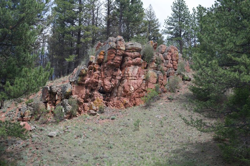 This rock formation sits off to the side of the trail on the right-hand side. Some of the rocks have started to fall away and sit next to the trail.