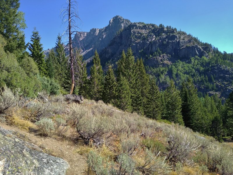 An unamed peak looms over Crows Nest Lookout Trail. The trail climbs through a pass at the base of this peak.