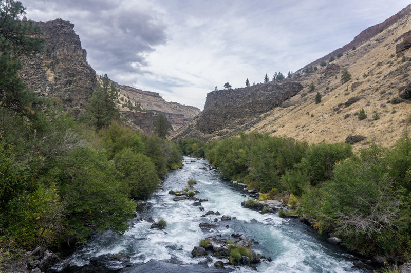 End of the trail at the Deschutes River