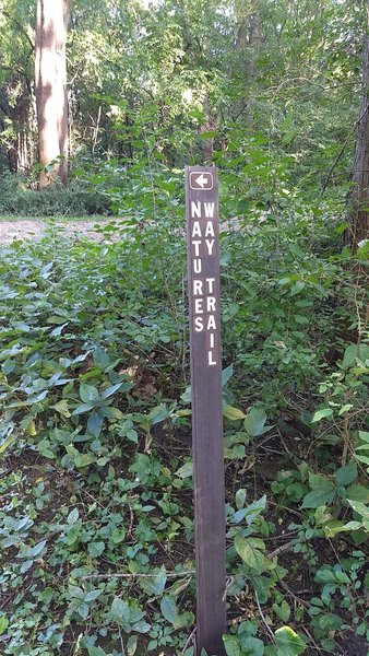 Sign showing name of trail, but most signs just show arrow and not the name.