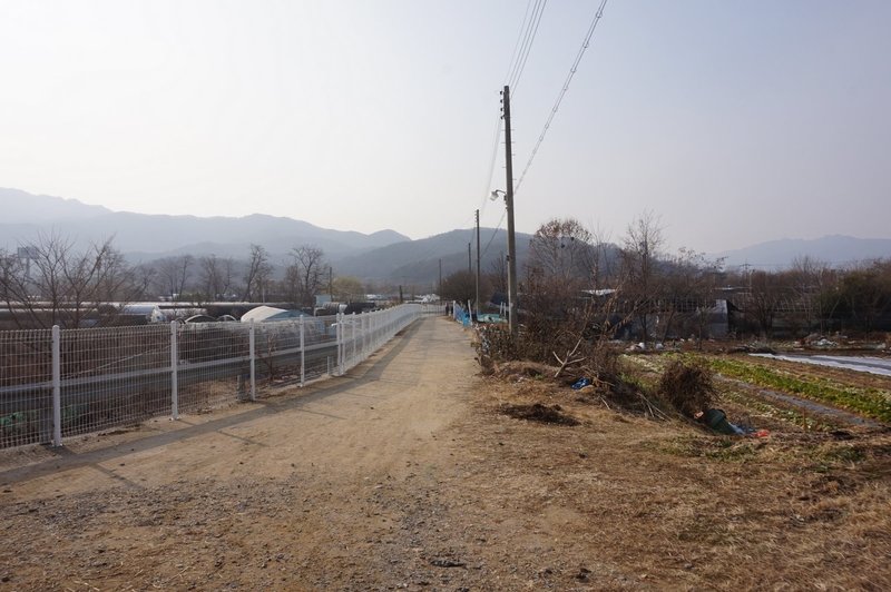 Seoul Trail on Cheonggesan-ro towards Yeouicheon Stream