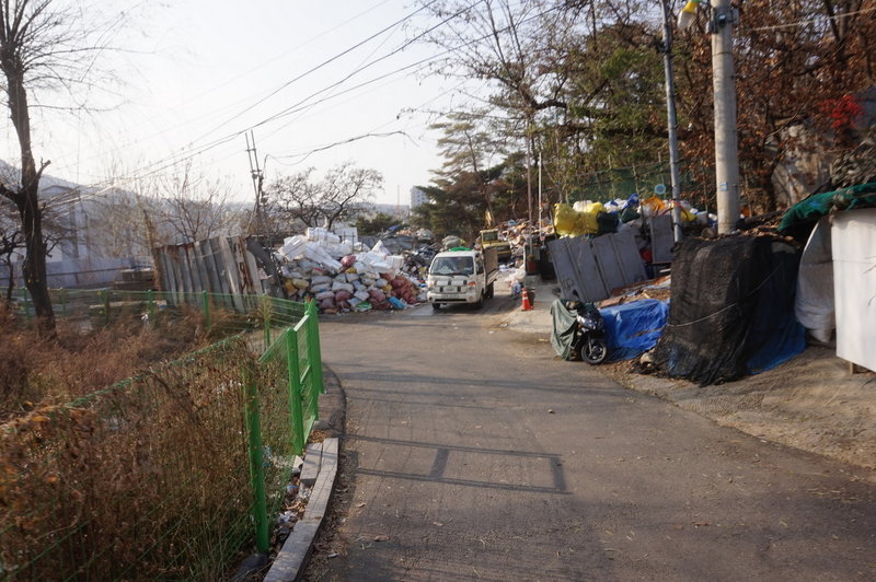 Seoul Trail on Bangbaeseonhaeng-gil, Sadang, taken on the 7th of December 2020