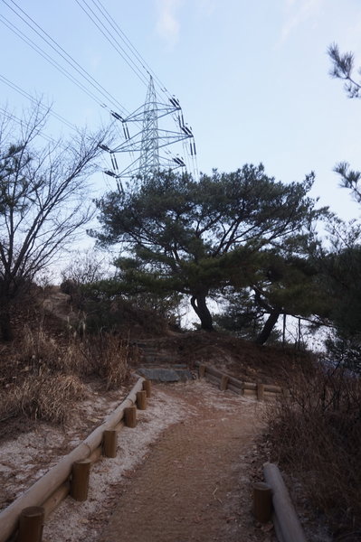 Section 8 of the Seoul Trail at Jangmi Park, taken on 10th of December 2020