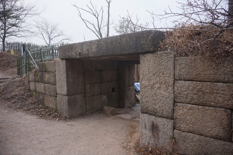 Section 8 of the Seoul Trail at Tangchundaeseongammun (gate) , taken on 10th of December 2020