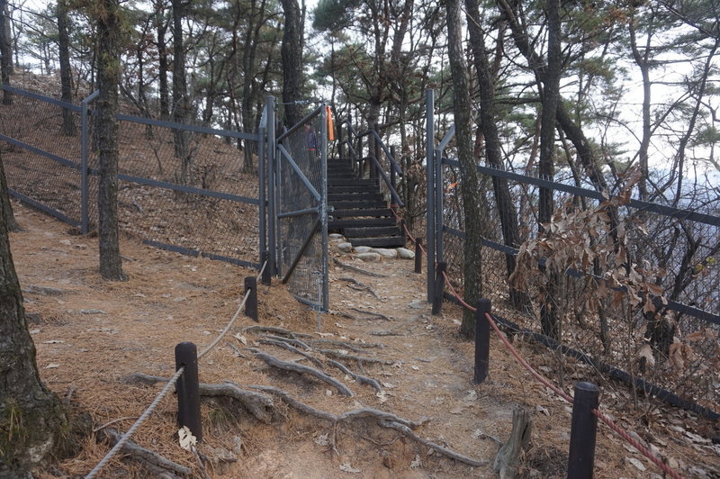 Section 8 of the Seoul Trail towards Hyangrobong (peak), taken on 10th of December 2020