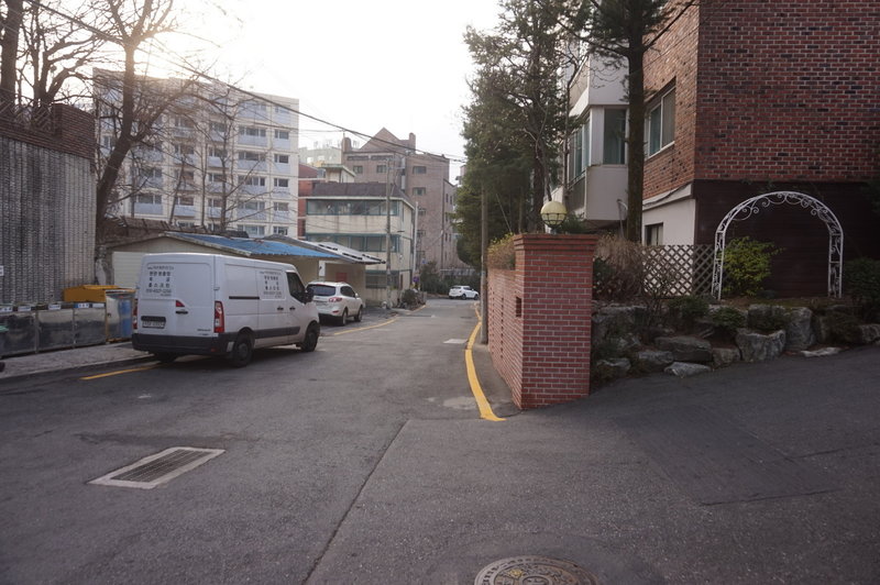Section 8 of the Seoul Trail towards Jinheung-ro, taken on 10th of December 2020
