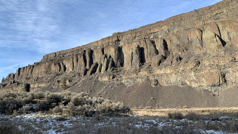 The canyon walls carved by Ice Age floods.