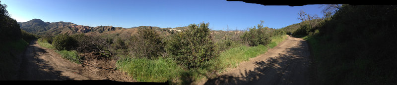 A panoramic shot of the view while you climb Mustard Road