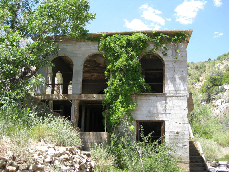 View of the front of the Gold King Mansion