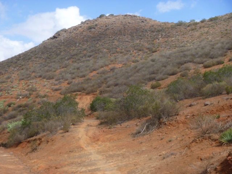 Upper trailhead for North Shore Trail