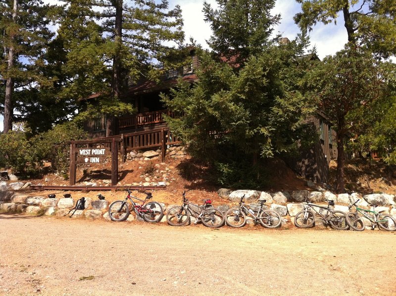 Historic lodge on old railway line and stage coach junction.