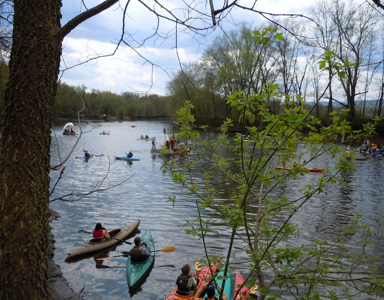 At mile 8 the trail is adjacent to Soujourner Truth Park with its kayak