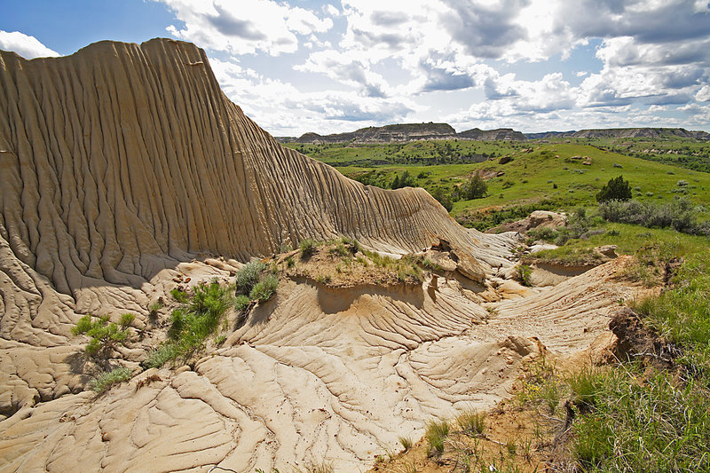 Cliff in the North Dakota Badlands. with permission from DeVane Webster