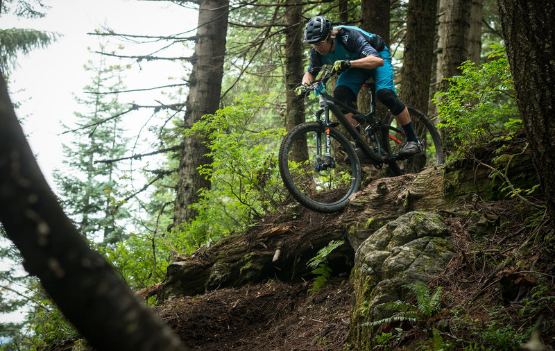 Nick Hardin navigates an optional log drop on the Cold Creek Trail during the Cascadia Dirt Cup.