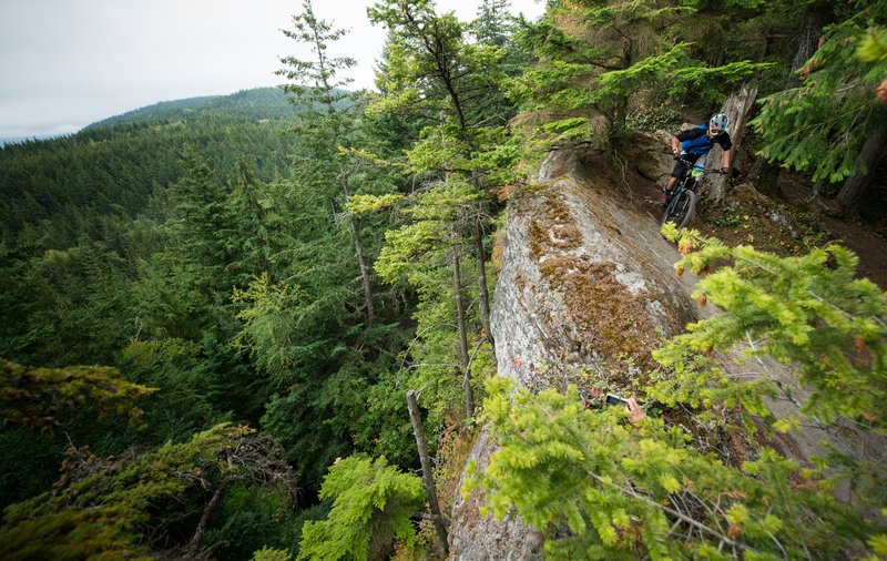 Jason Eiswald takes the optional upper line along the ridge-line of Lower Ridge Trail.