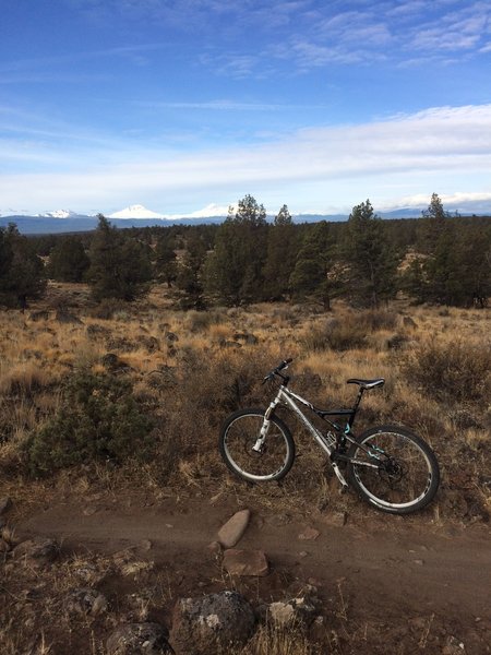 Fresh snow on the mountains sure makes them pop!