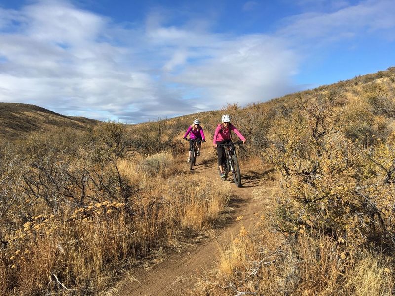 Rolling down buff and fast Gunsmoke.  This trail defines desert singletrack in the K Valley.