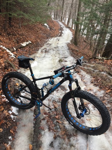 Icy doubletrack uphill...studs required!