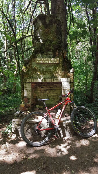 Chimney at the start of Custard's Chimney Loop.